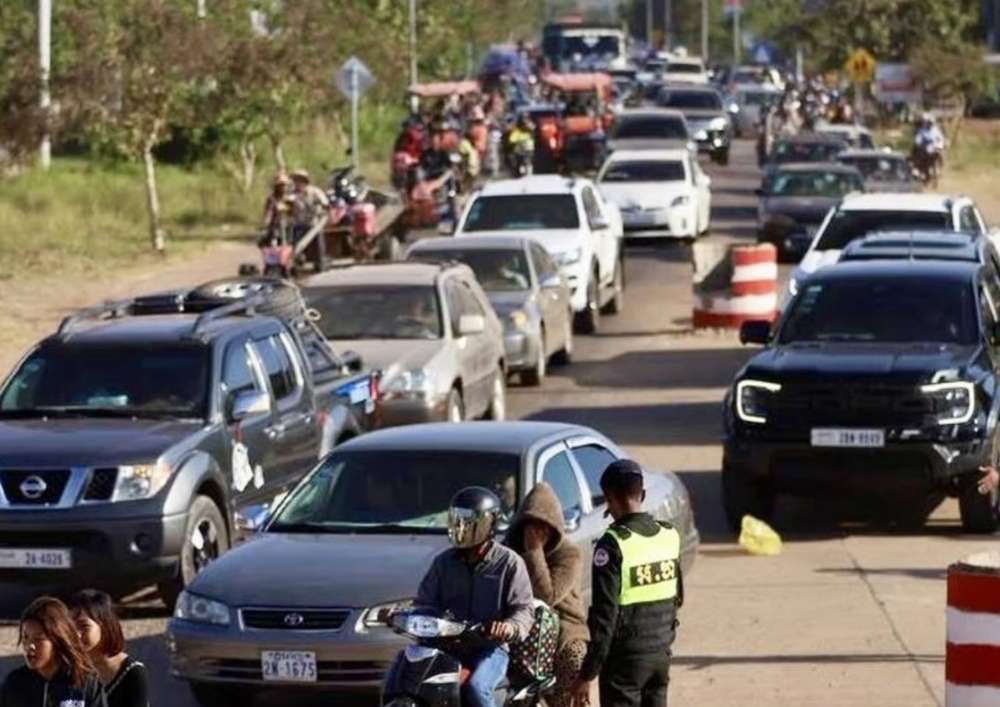 Thailand–Cambodia Border Erupts Again as Fighting Spreads Across Disputed Frontier