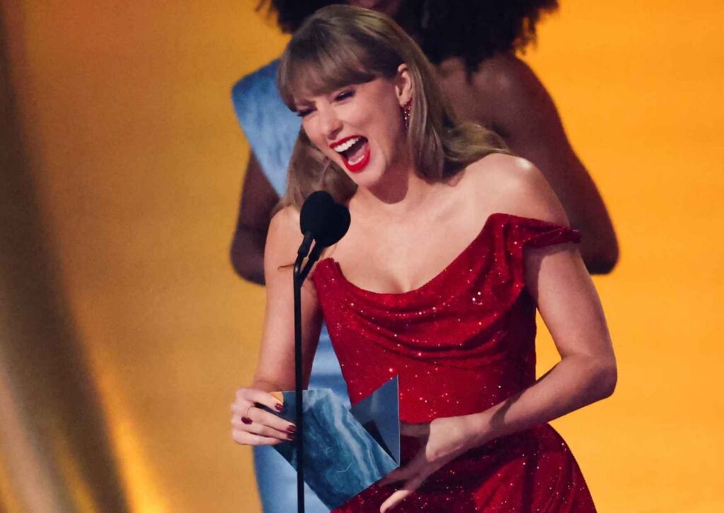 Taylor Swift Enters Songwriters Hall of Fame as One of the Youngest Inductees