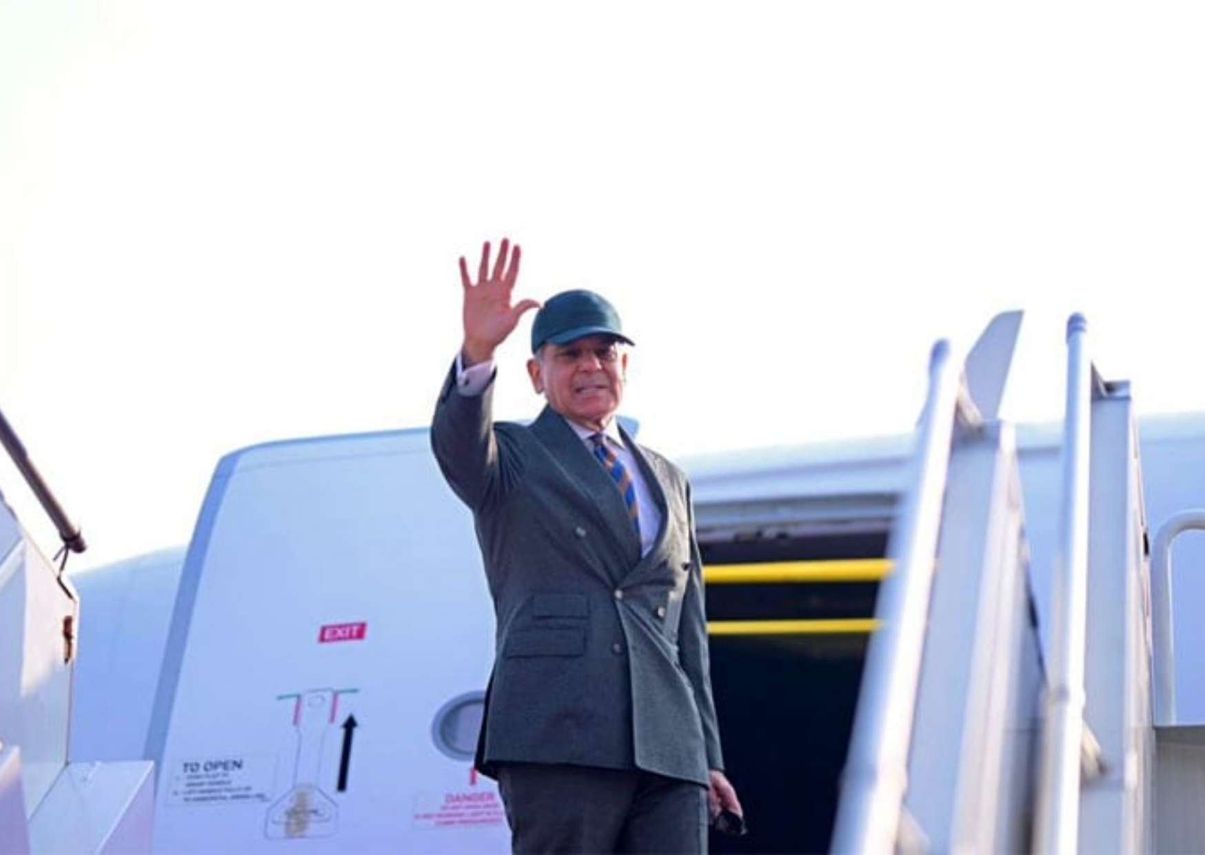 PM Shehbaz Joins Global Economic Leaders at WEF’s Informal Davos Gathering