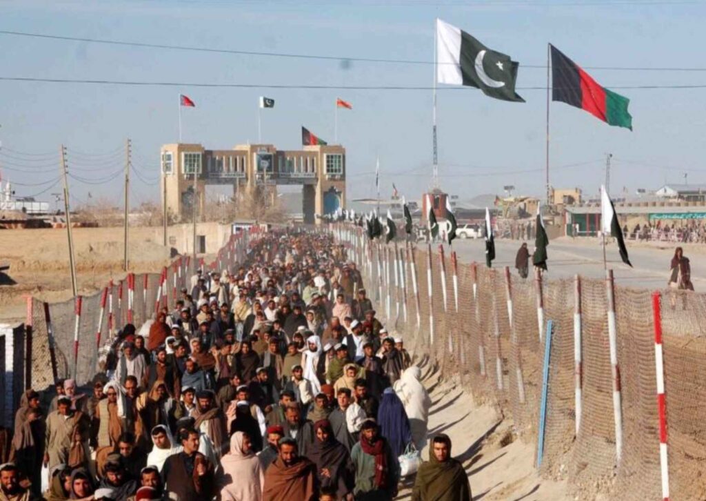 Pakistani Students and Pilgrims Begin Long Journey Home Amid Unrest in Iran